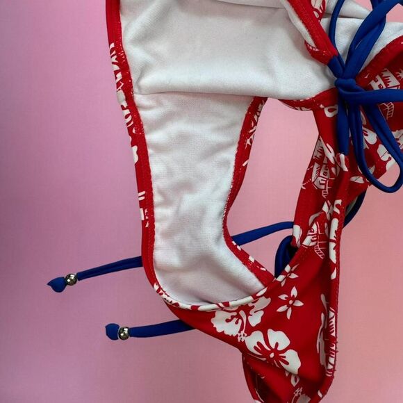 Y2K style red and blue padded push up bikini with white floral hibiscus pattern - Picture 7 of 7